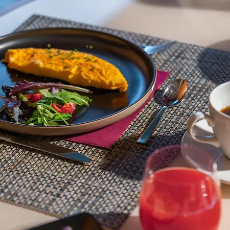 Ξενοδοχείο Unahotels 4*